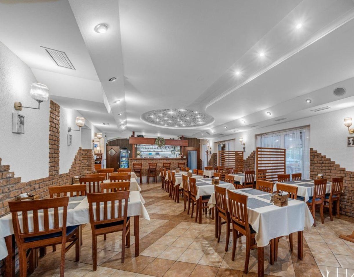 Raketa Residence, Restaurant & Hotel Prievidza Eksteriør bilde